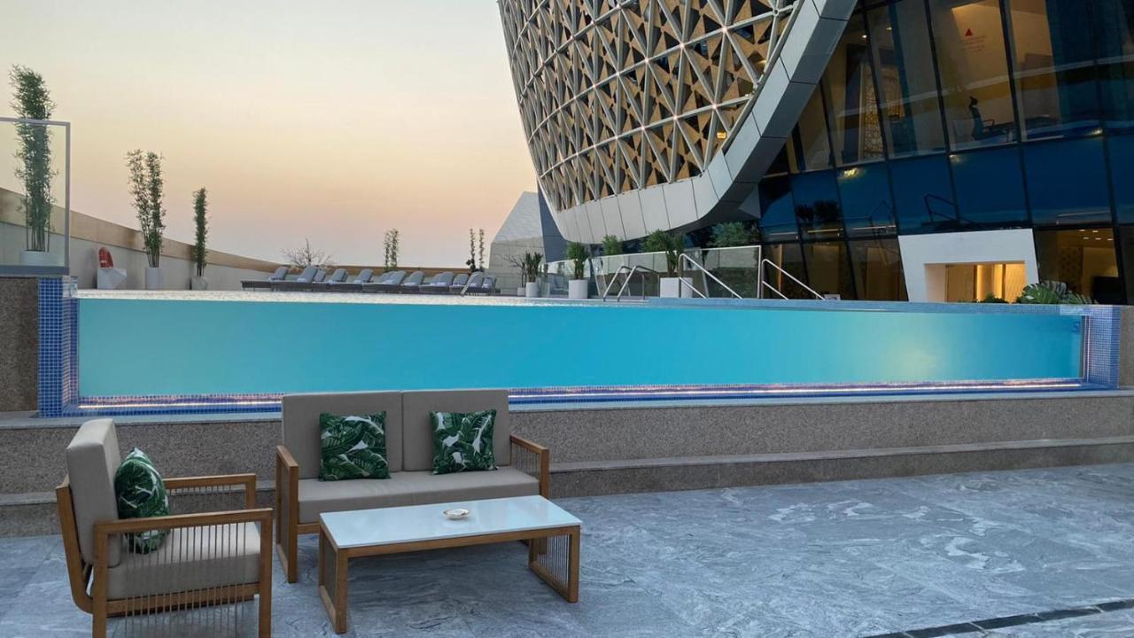 Velero Hotel Doha Lusail Luaran gambar The pool at the Ritz-Carlton, DIFC