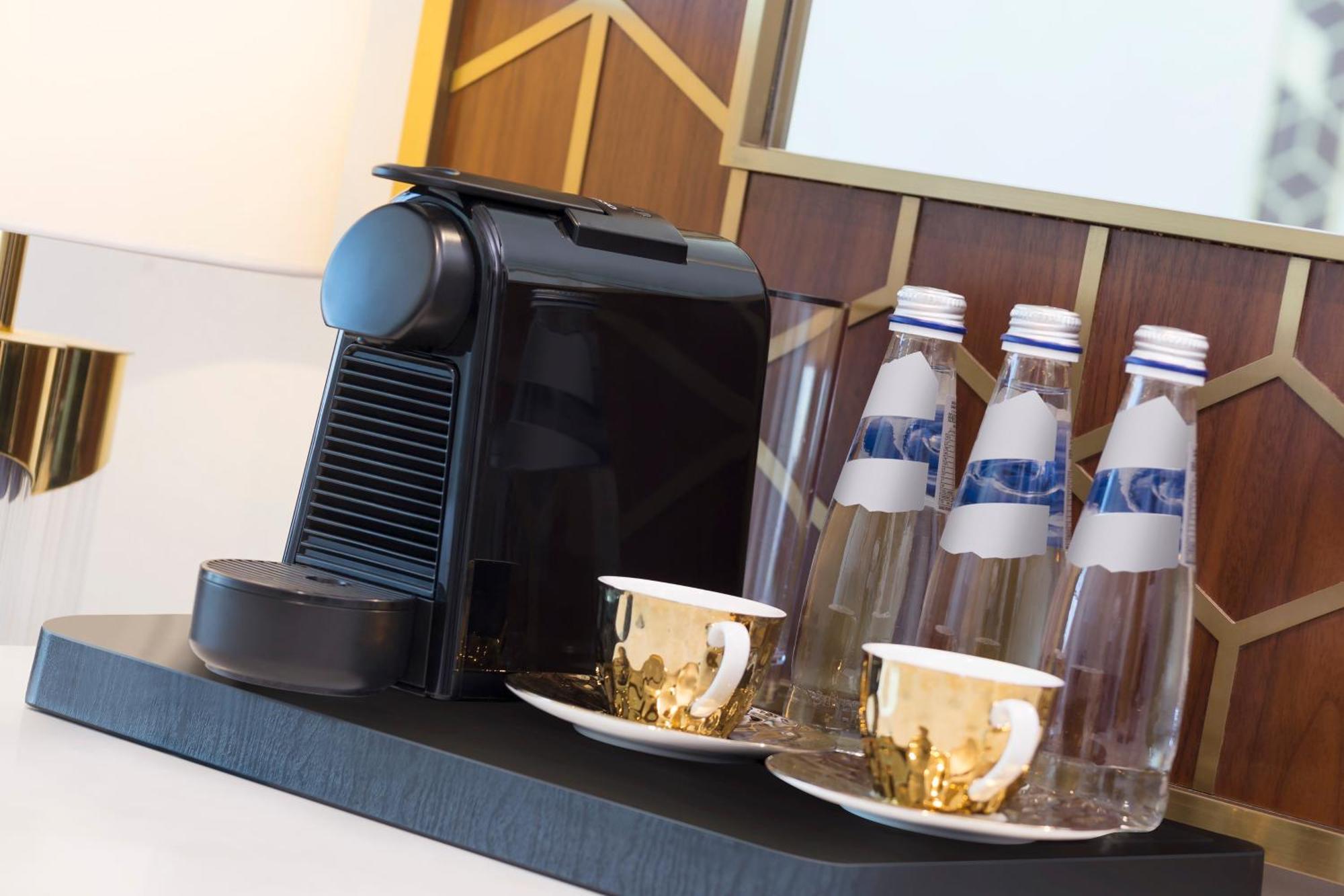 Velero Hotel Doha Lusail Luaran gambar A Nespresso coffee machine