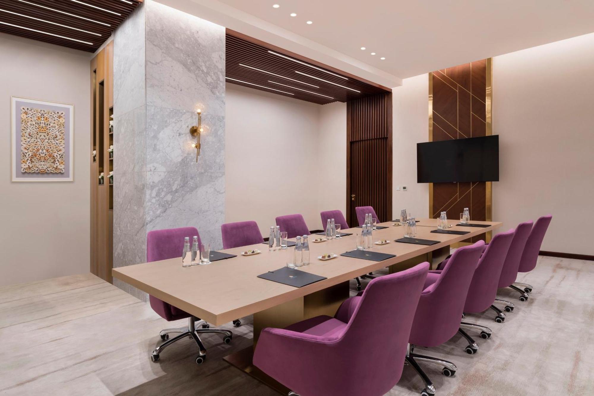 Velero Hotel Doha Lusail Luaran gambar Boardroom