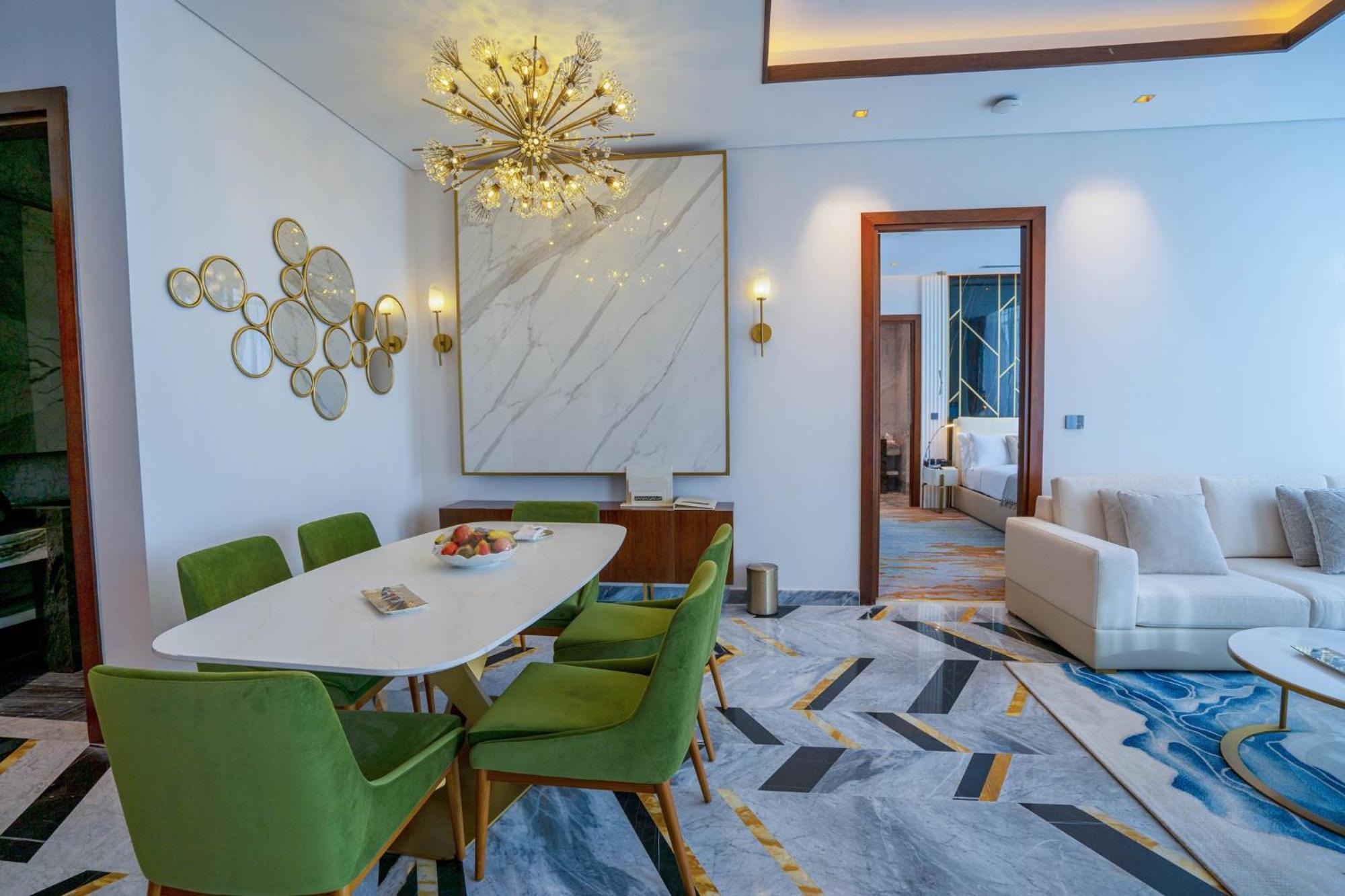 Velero Hotel Doha Lusail Luaran gambar A dining room