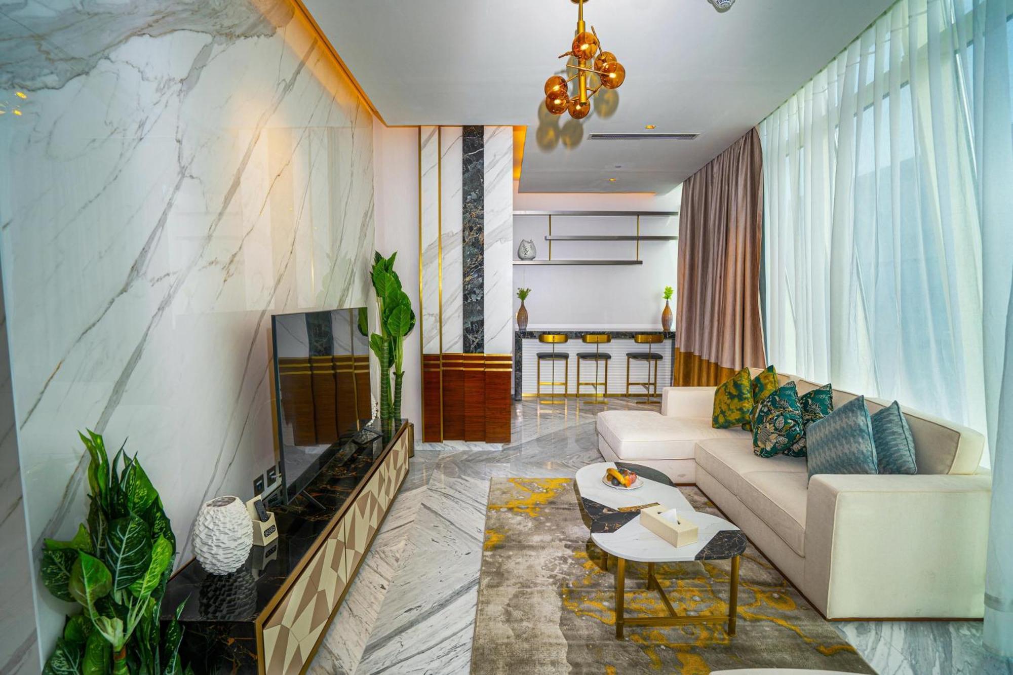 Velero Hotel Doha Lusail Luaran gambar The interior of a suite at the hotel